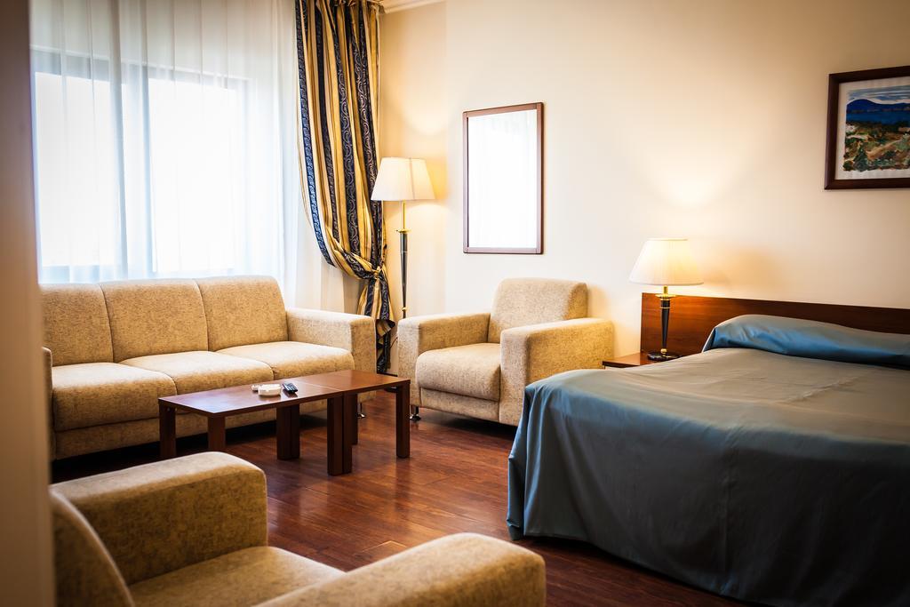 Europa Residence Atyraū Esterno foto