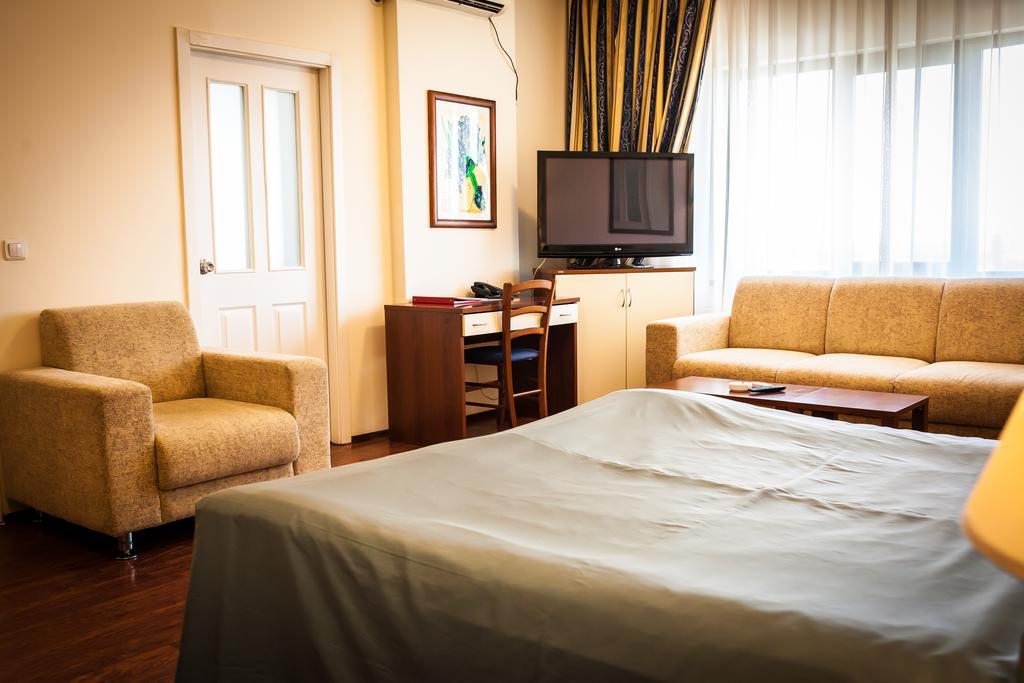 Europa Residence Atyraū Esterno foto